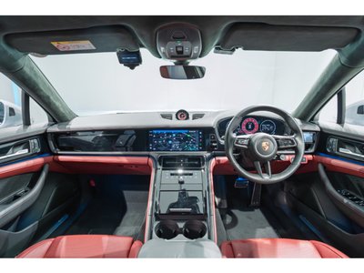 PORSCHE PANAMERA - 8