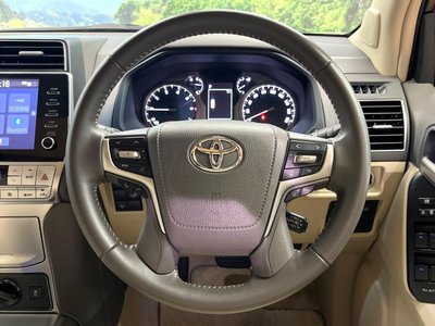 TOYOTA LAND CRUISER PRADO - 9