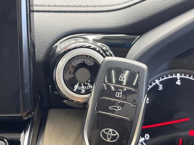 صورة مصغرة 46 لـ 2023 Toyota LAND CRUISER 300