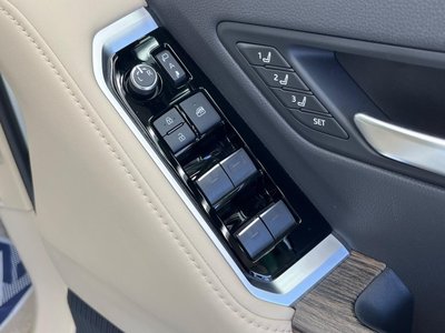 صورة مصغرة 33 لـ 2023 Toyota LAND CRUISER 300