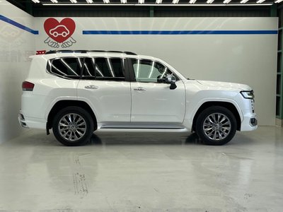 صورة مصغرة 25 لـ 2023 Toyota LAND CRUISER 300