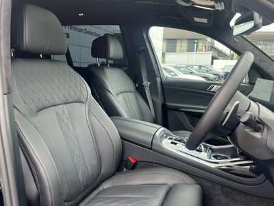 2025 BMW X7 thumbnail 15