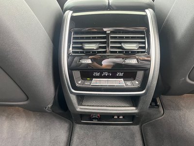 2025 BMW X7 thumbnail 25
