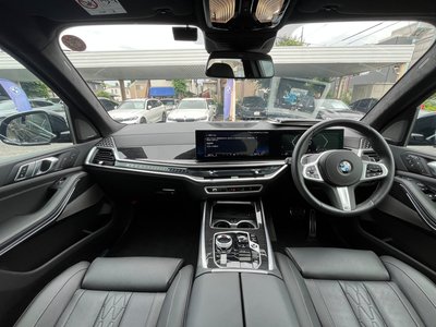 2025 BMW X7 photo 3