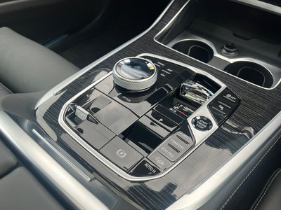 2025 BMW X7 photo 6
