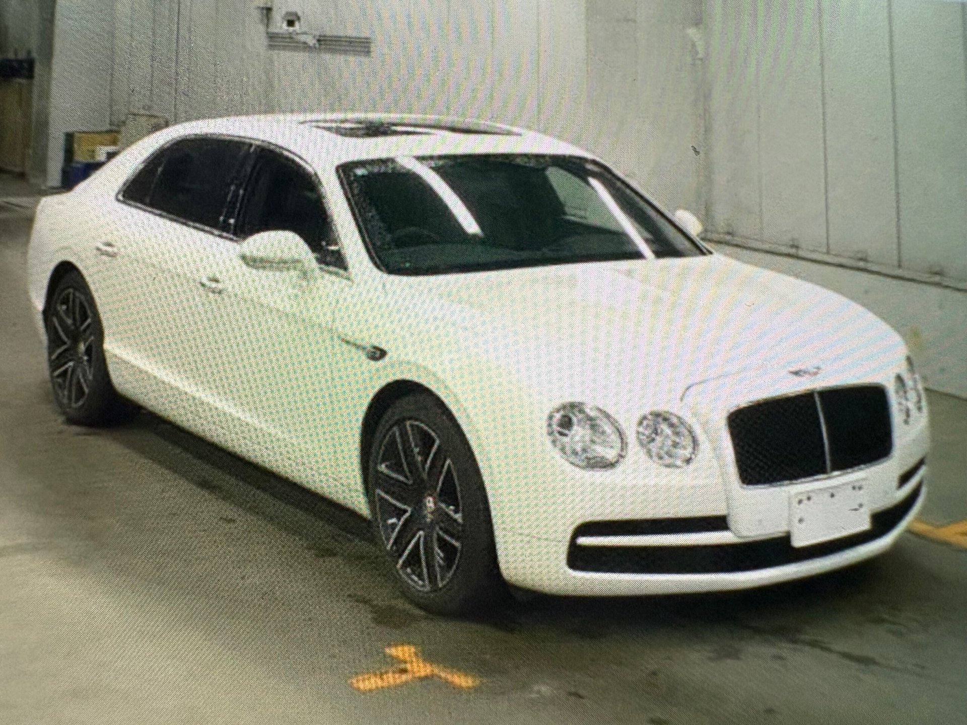 BENTLEY FLYING SPUR - View 1