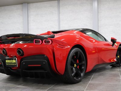 FERRARI SF90 - 8