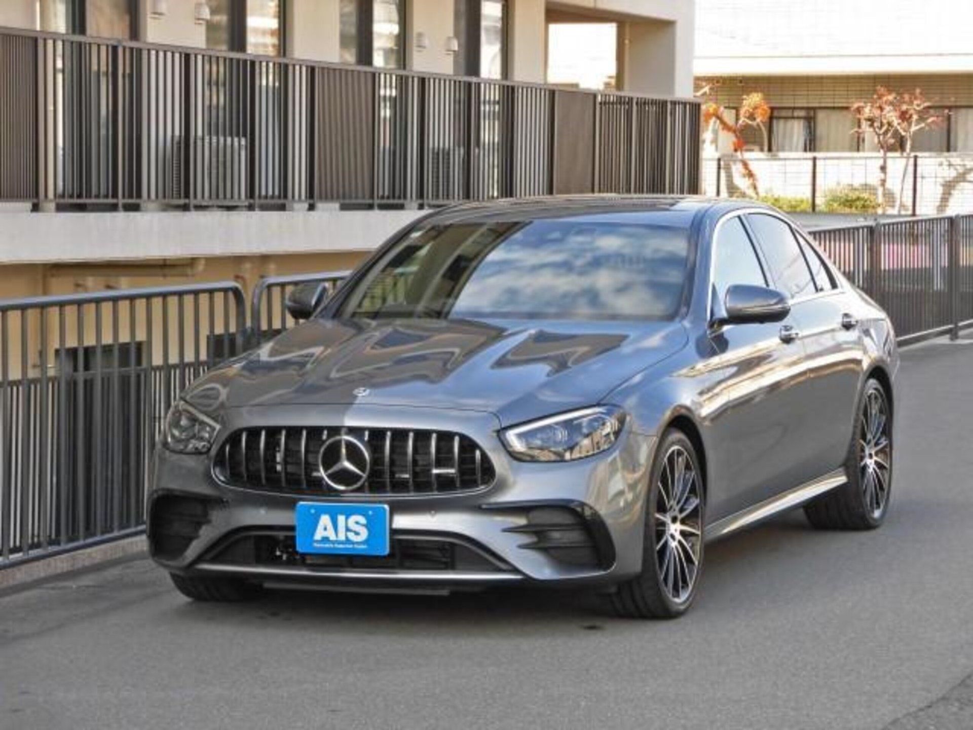 MERCEDES-BENZ E-CLASS AMG - View 1