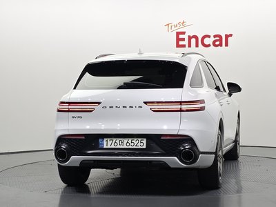 صورة 4 لـ 2021 Genesis GV70