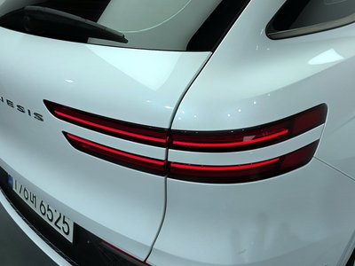 صورة 10 لـ 2021 Genesis GV70