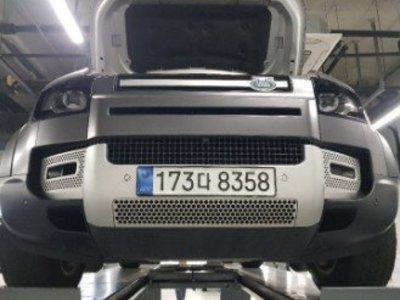 LAND ROVER DEFENDER - 1