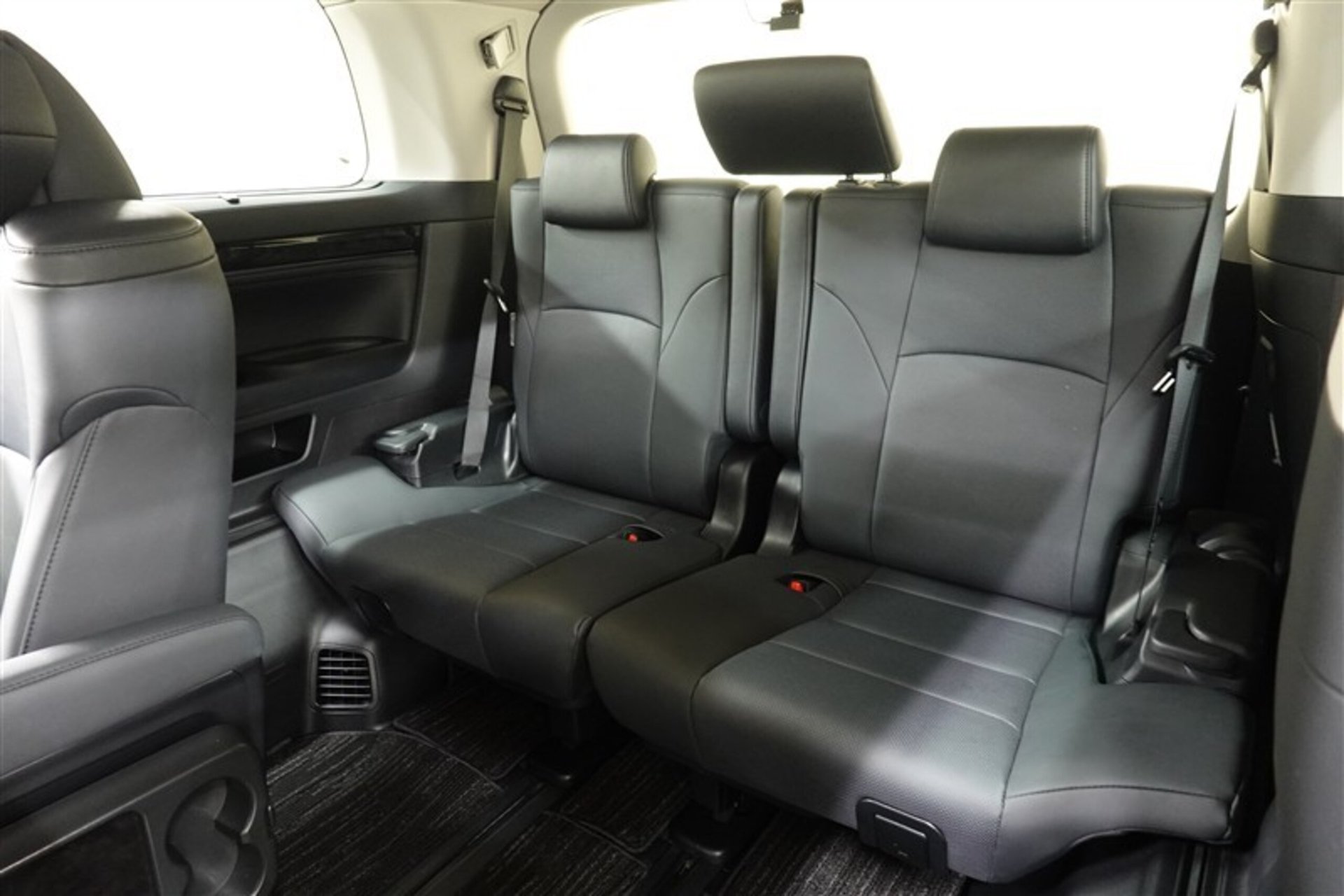 TOYOTA ALPHARD - View 1