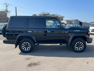 TOYOTA LAND CRUISER 70 - 7