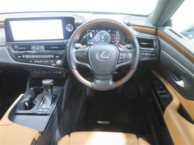صورة 4 لـ 2022 Lexus ES