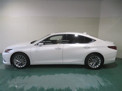 صورة 2 لـ 2022 Lexus ES