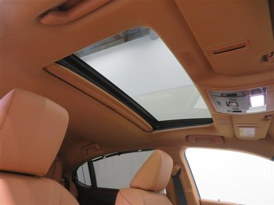 صورة 6 لـ 2022 Lexus ES