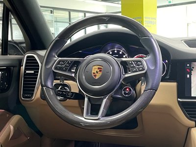2022 Porsche CAYENNE thumbnail 12