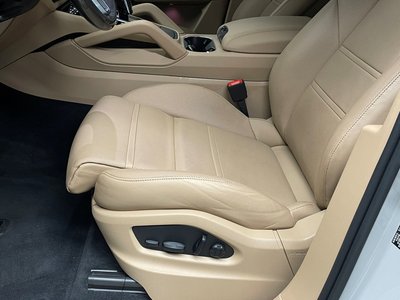 صورة 10 لـ 2022 Porsche CAYENNE