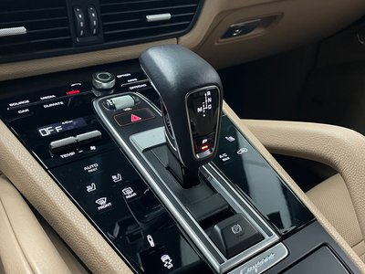 صورة 9 لـ 2022 Porsche CAYENNE