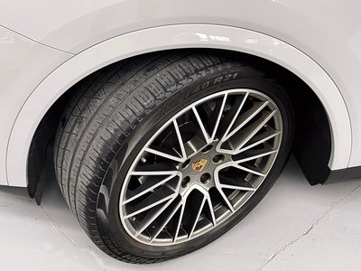 صورة 6 لـ 2022 Porsche CAYENNE