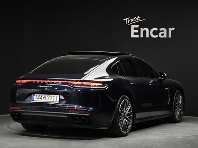 PORSCHE PANAMERA - 4