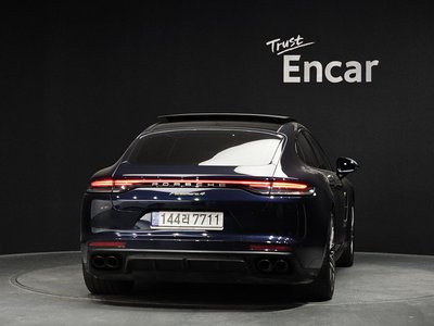 PORSCHE PANAMERA - 3