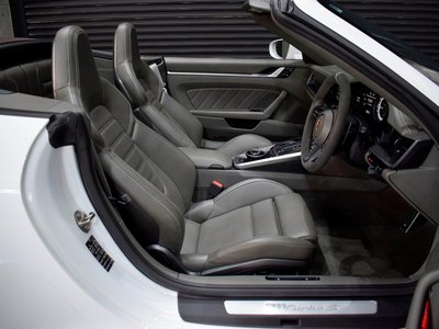 PORSCHE 911 CABRIOLET - 2