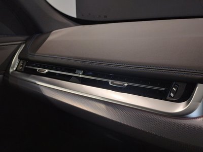 2025 BMW IX1 — миниатюра 53