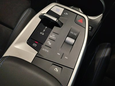 2025 BMW IX1 — миниатюра 49