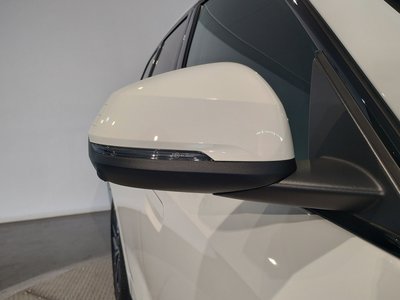 2025 BMW IX1 — миниатюра 16