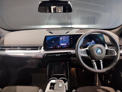 2025 BMW IX1 — миниатюра 39