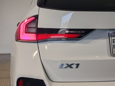 2025 BMW IX1 — миниатюра 18