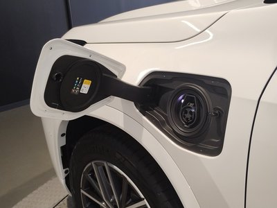 2025 BMW IX1 — миниатюра 25