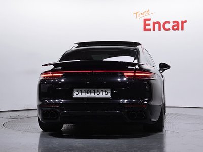 PORSCHE PANAMERA - 3