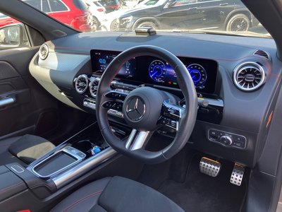 MERCEDES-BENZ EQA - 7