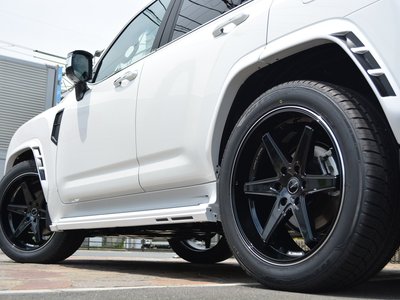 TOYOTA LAND CRUISER 300 - 7