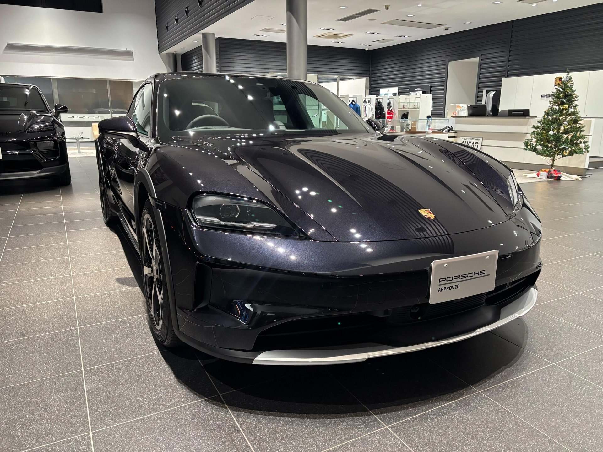 PORSCHE TAYCAN CROSS TURISMO - View 1