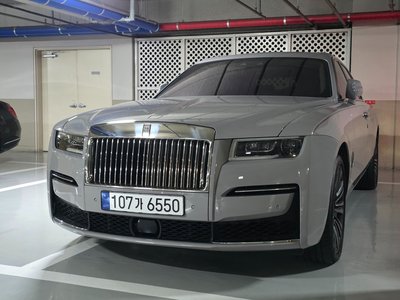ROLLS-ROYCE GHOST