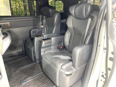 صورة 48 لـ 2023 Toyota ALPHARD
