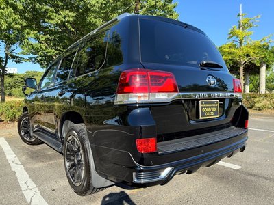 TOYOTA LAND CRUISER 200 - 9