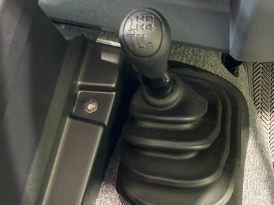 TOYOTA LAND CRUISER 70 - 6