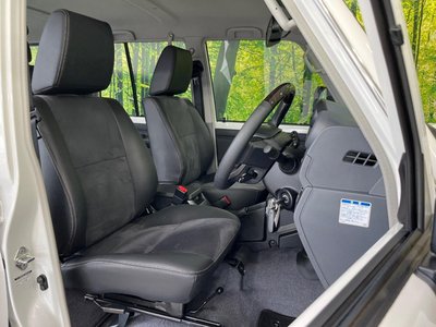 TOYOTA LAND CRUISER 70 - 8