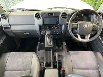 TOYOTA LAND CRUISER 70 - 2