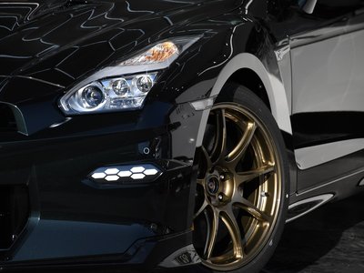 NISSAN GT-R - 4