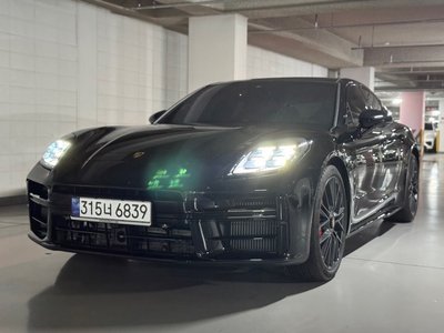 PORSCHE PANAMERA