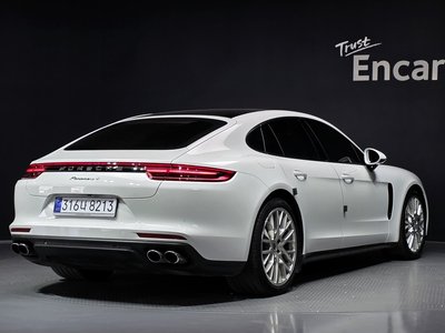 PORSCHE PANAMERA - 3