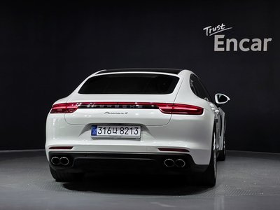 PORSCHE PANAMERA - 4