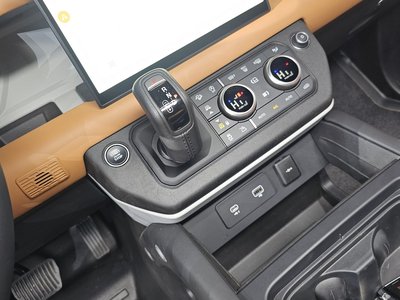 LAND ROVER DEFENDER - 9