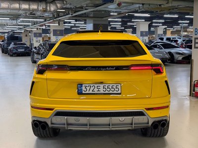 LAMBORGHINI URUS - 2