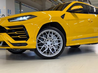LAMBORGHINI URUS - 7